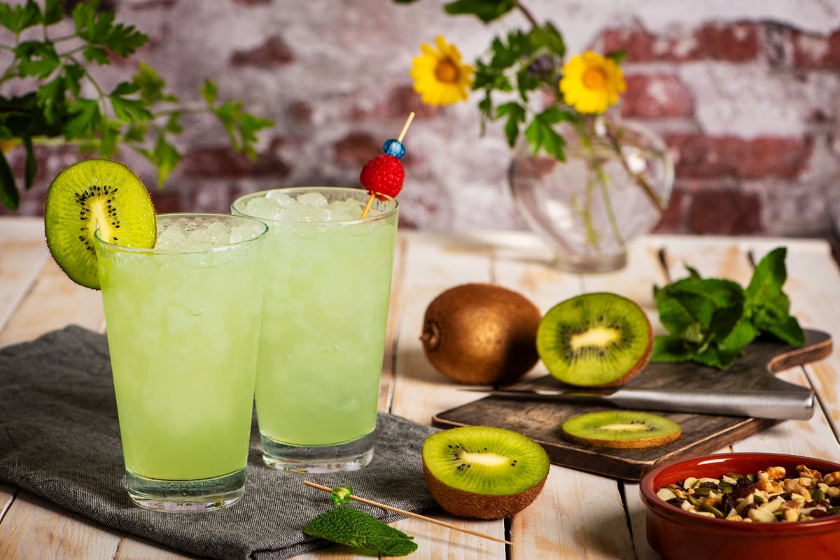 Glasses of ice with kiwi soda and kiwi slices